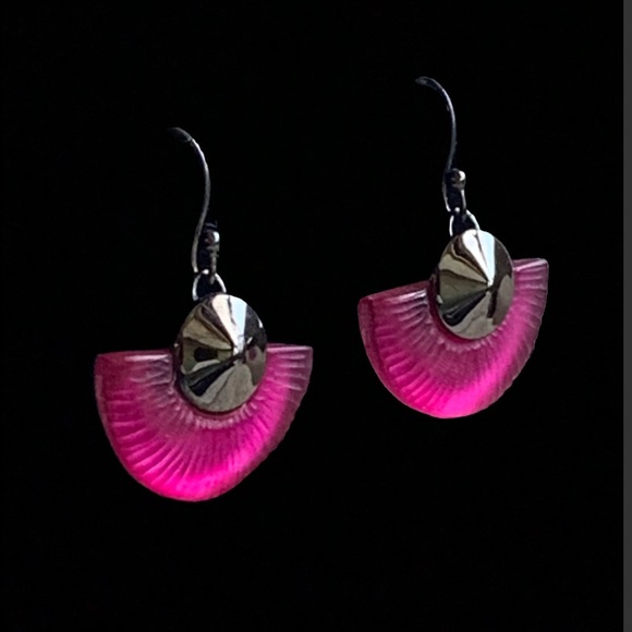 ALEXIS BITTAR • Vintage Neon Pink Lucite Hand Carved Fan Earrings - Picture 8 of 12